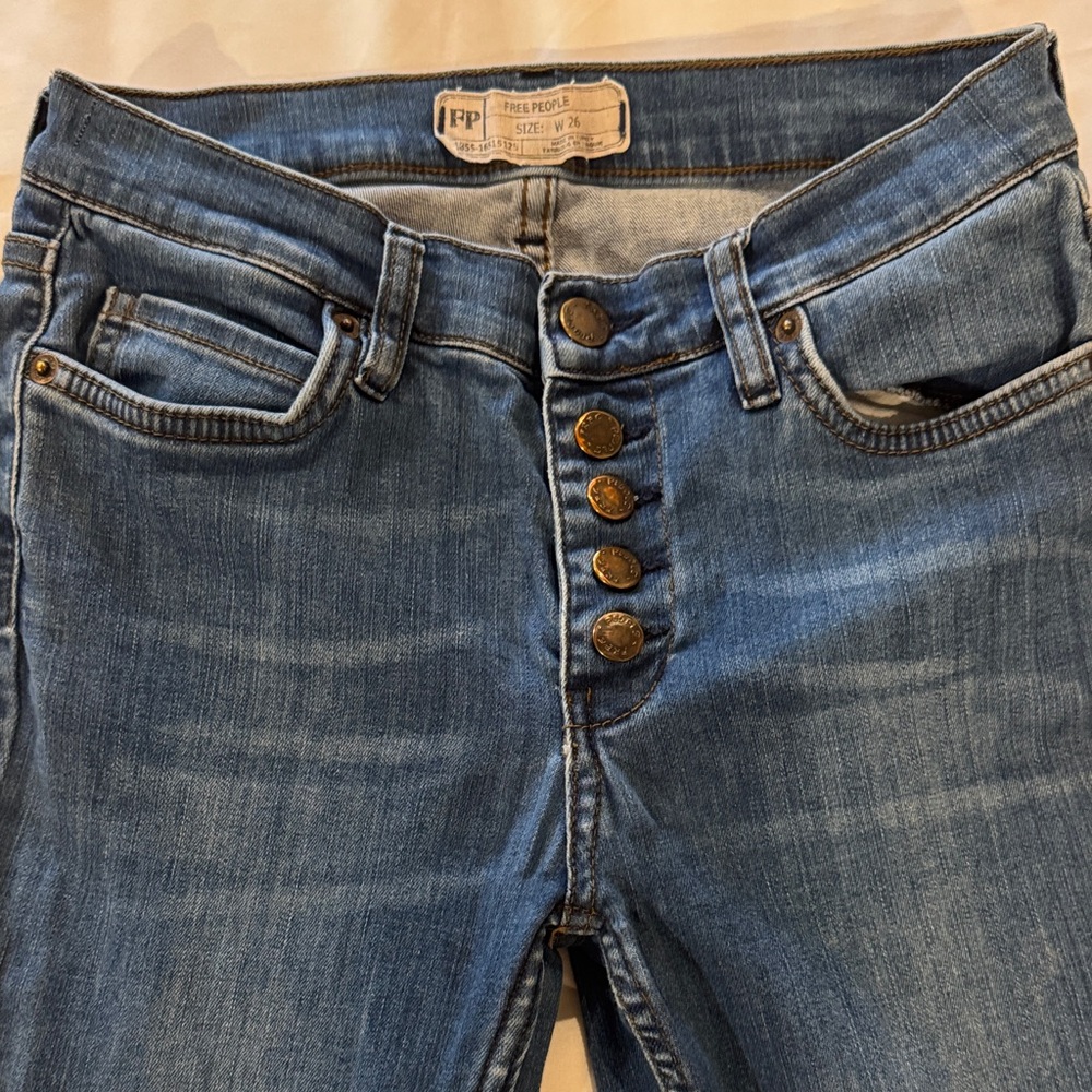 Free People Reagan Button Fly Raw Hem
Skinny Cropped Jeans 26